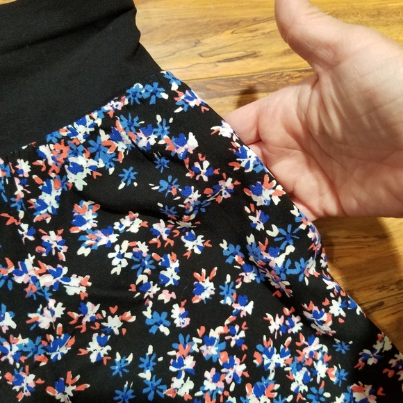 Express Women's Shorts - Picture 4 of 4